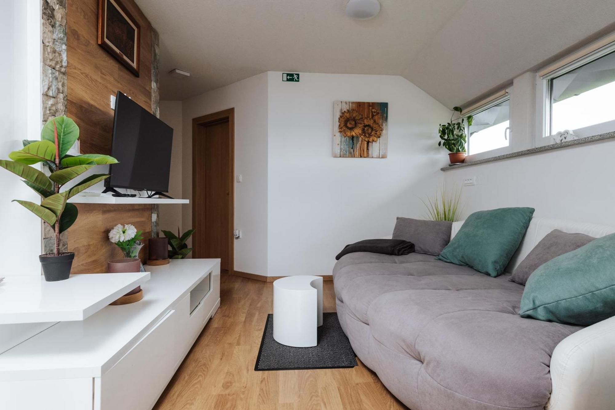 Tanja S Holiday Home In Nature With Sauna And Hot Tub Gorica pri Slivnici ภายนอก รูปภาพ
